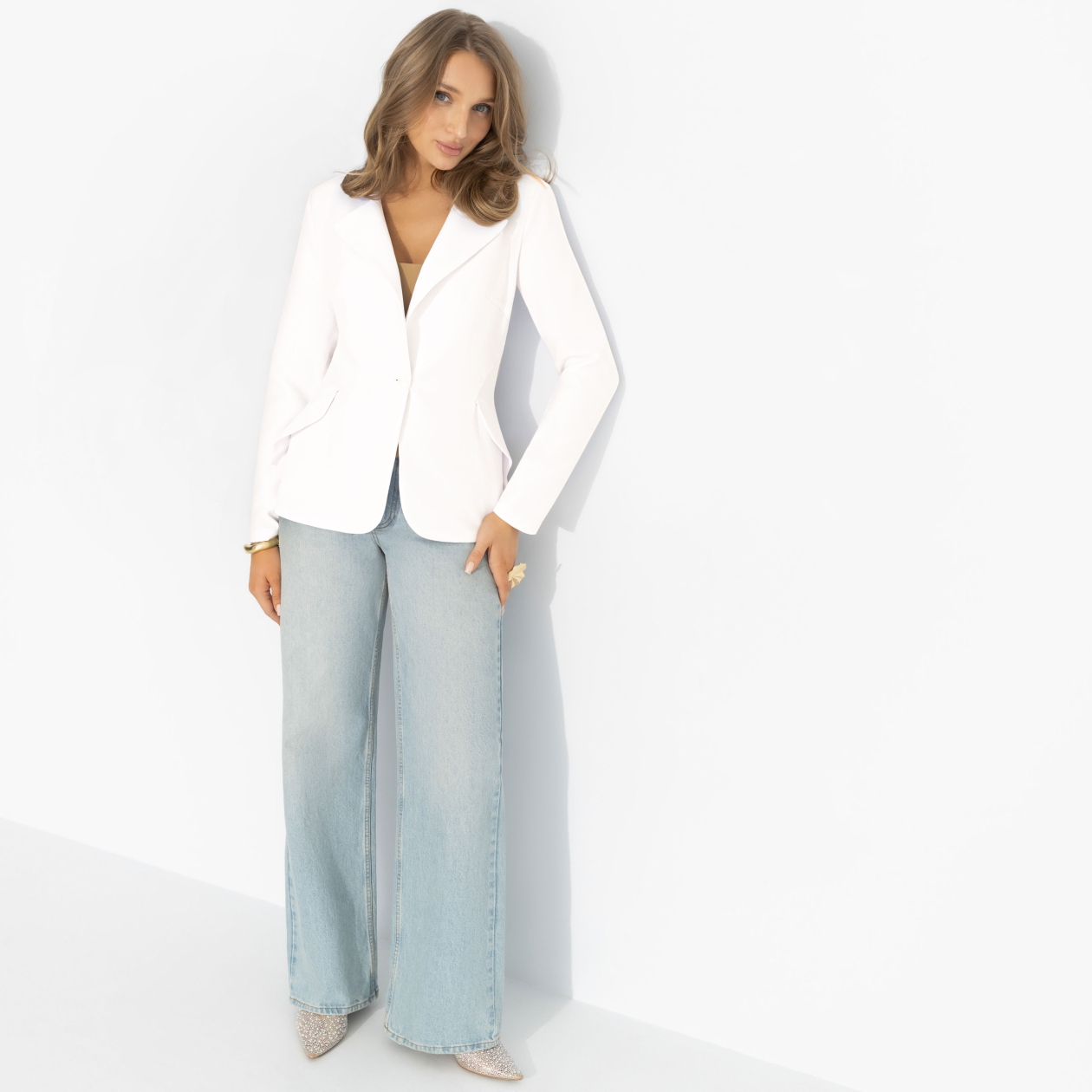 Жакет Шоу-показ (роскошный белый). Состав: 60% полиэстер, 37% вискоза, 3% спандекс