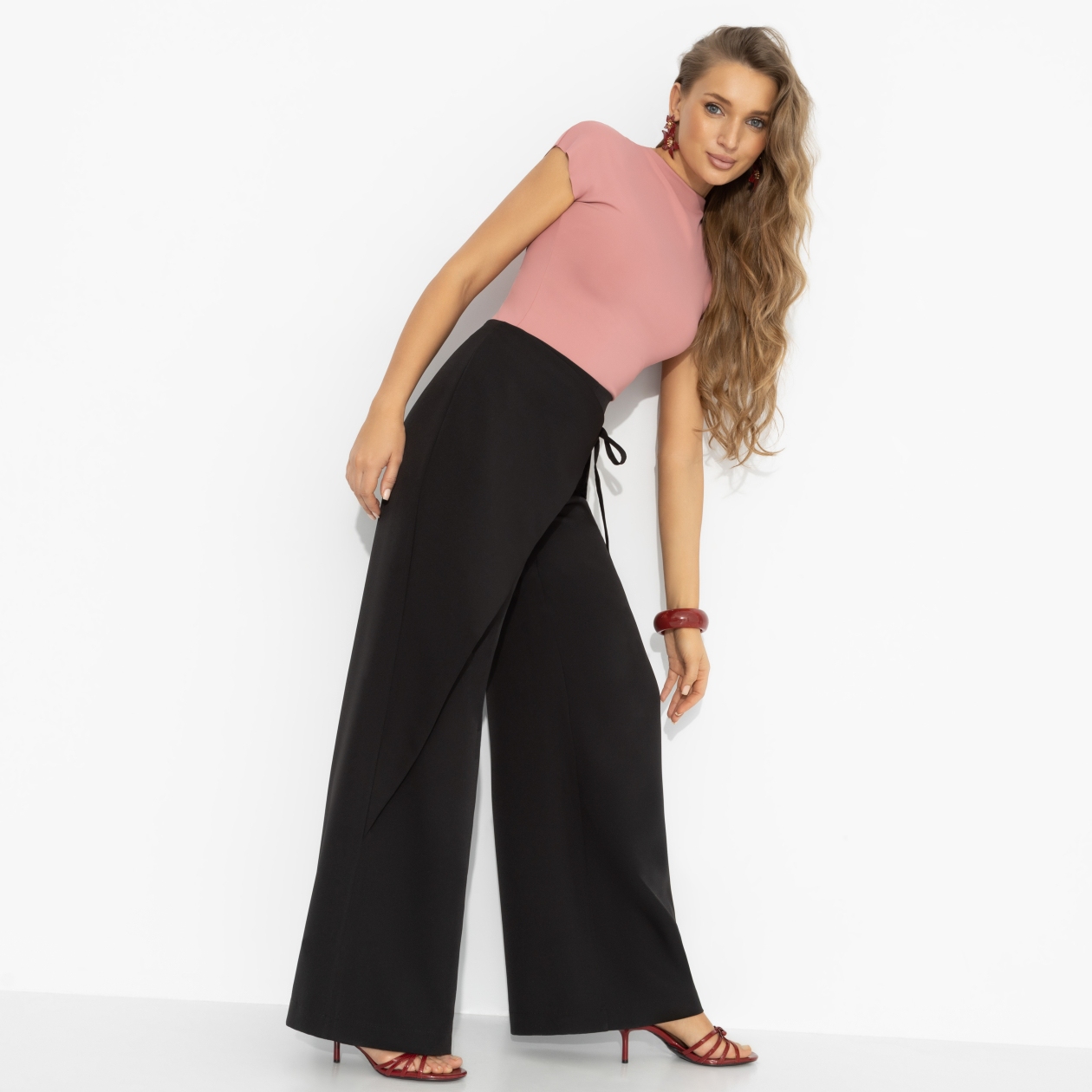 Не по шаблону. Состав: 60%  п/э, 37%  вискоза, 3% лайкра