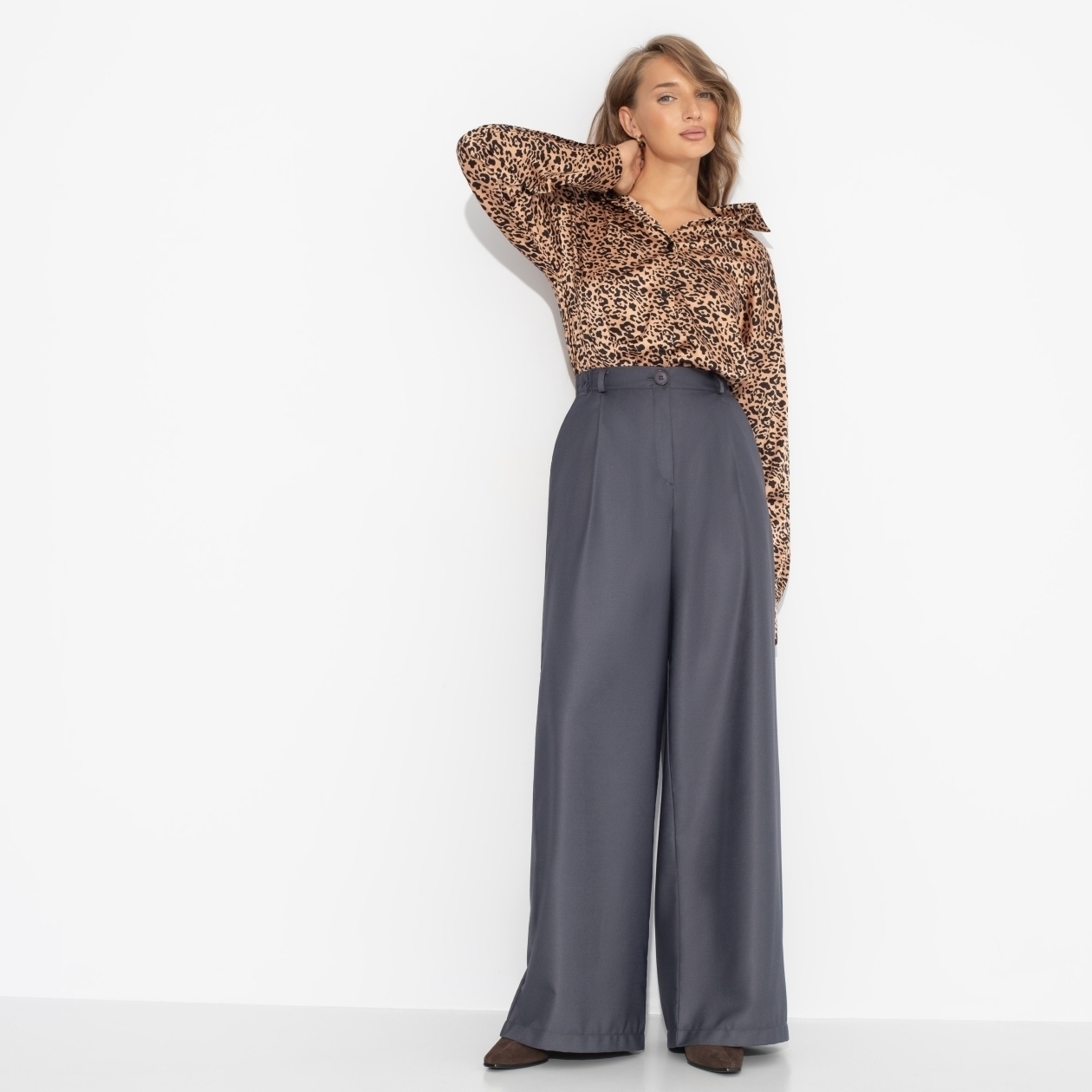 Брюки Я не опаздываю, я эффектная. Состав: 85% п/э, 15% вискоза