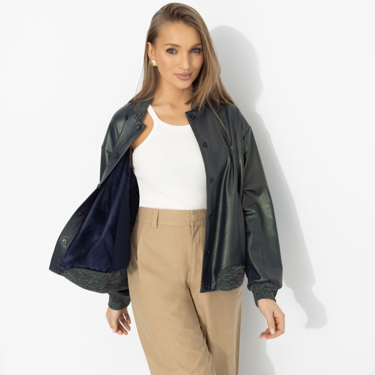 Без фильтров. Состав: 45% п/э, 45% полиуретан, 5% вискоза,  5% спандекс