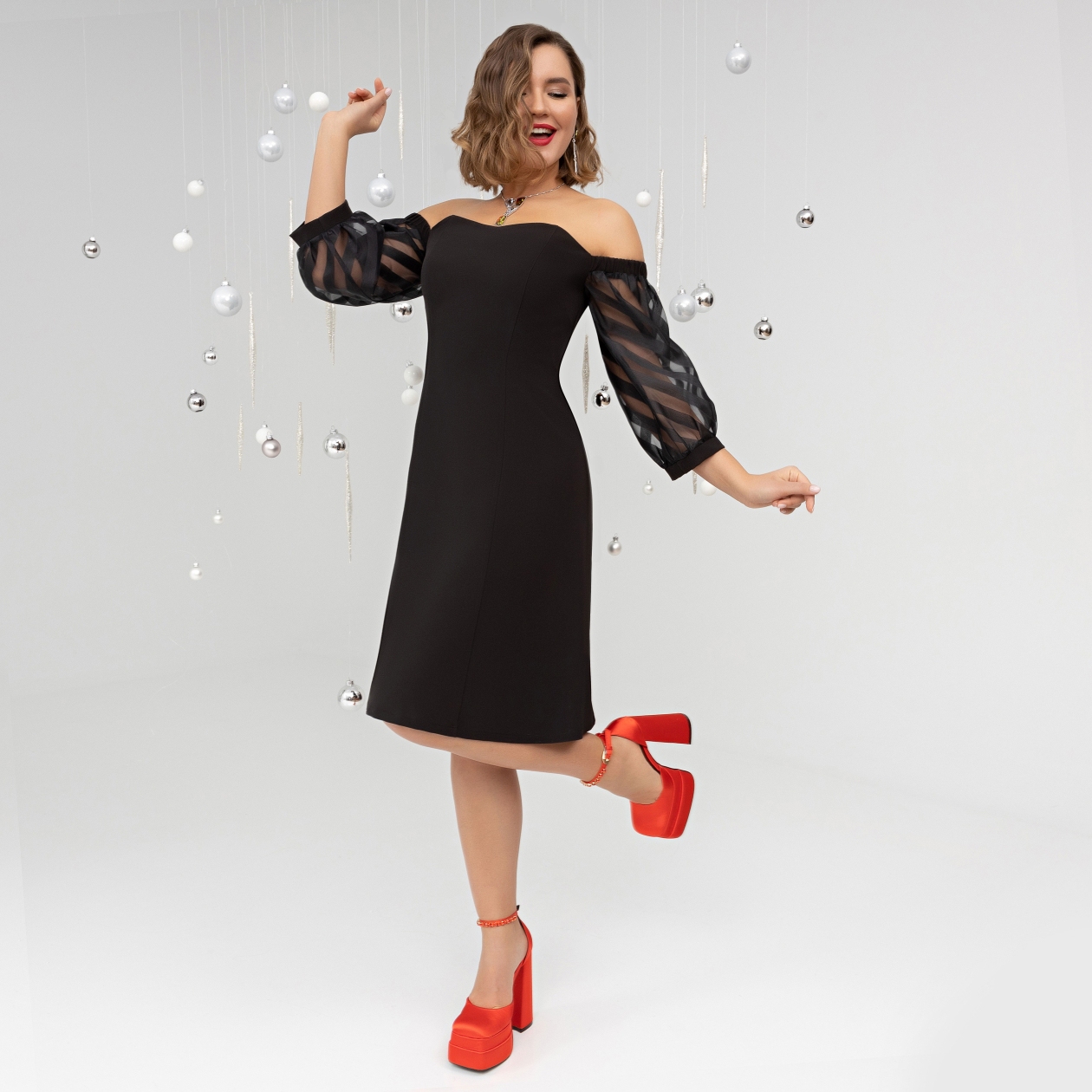 Платье Королева вечера (с силиконовыми лямками). Состав: 65% п/э, 30% вискоза, 5% эластан