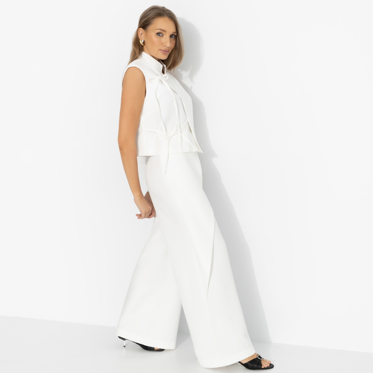 Не по шаблону (белые). Состав: 60%  п/э, 37%  вискоза, 3% спандекс