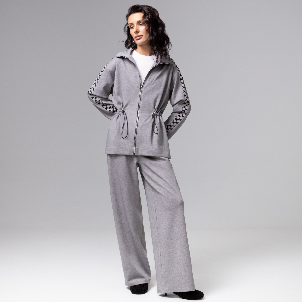 Брюки Красота в движении (серые). Состав: 35% п/э, 30% вискоза, 30% нейлон, 5% спандекс