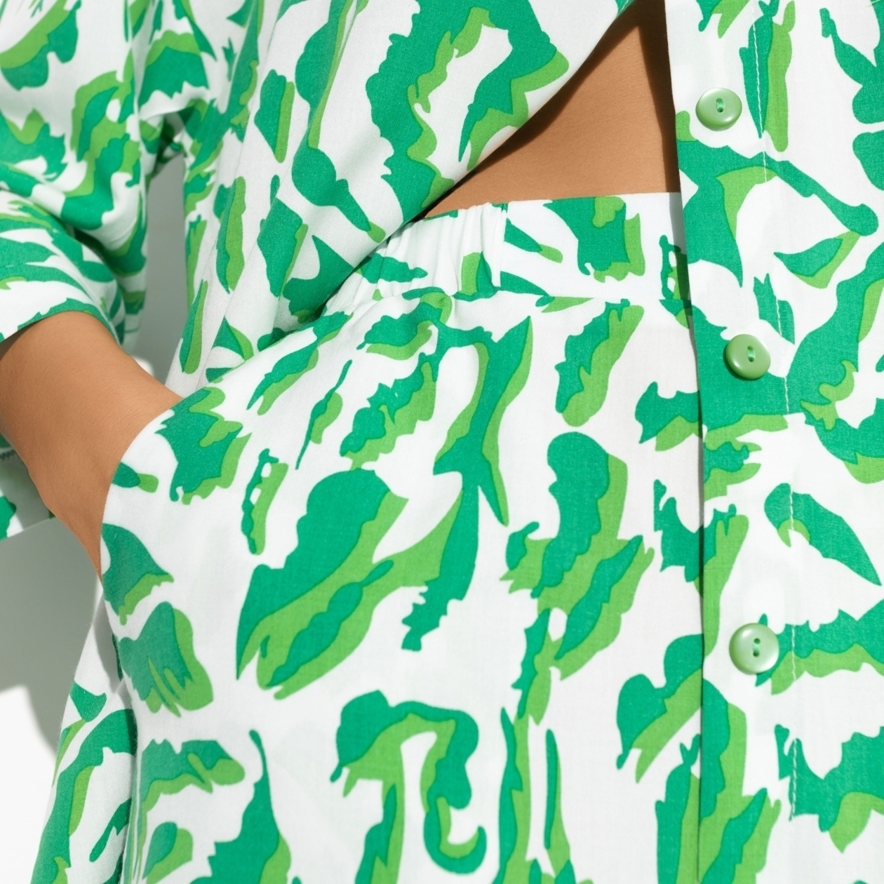 Брючный костюм Красочные истории (2 в 1). Состав: 50% вискоза, 50% хлопок