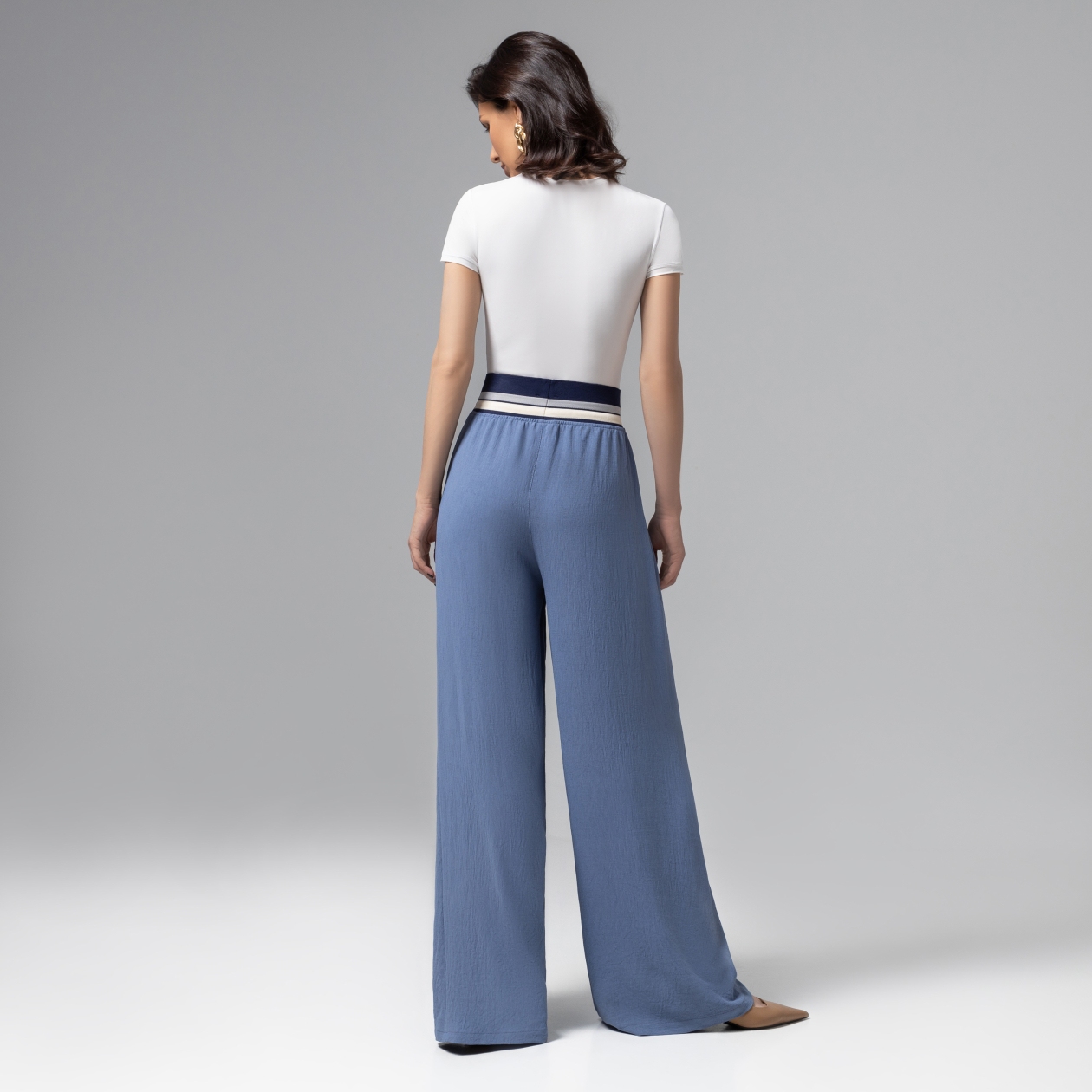 Брюки Красота в движении (deep blue). Состав: 60% полиэстер, 30% вискоза, 5% спандекс, 5% нейлон