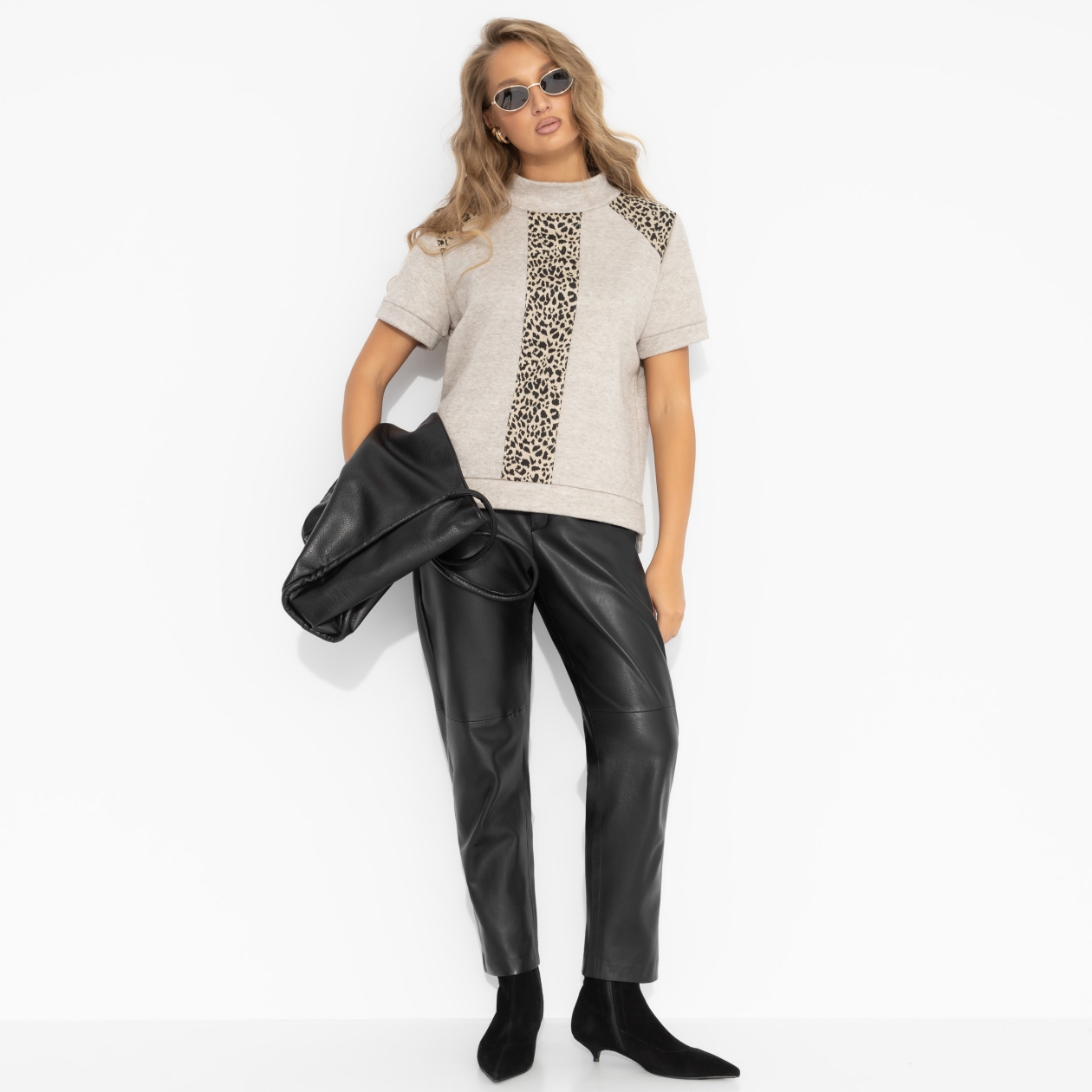 Водолазка Фирменное приветствие (бежевая). Состав: 46% вискоза, 28% п/э, 21% нейлон, 5% спандекс