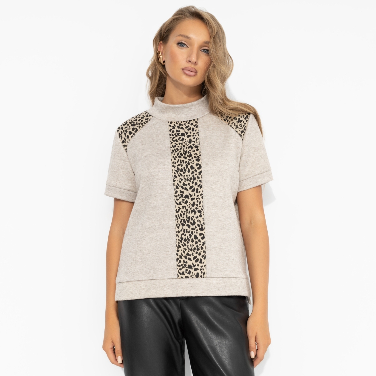 Водолазка Фирменное приветствие (бежевая). Состав: 46% вискоза, 28% п/э, 21% нейлон, 5% спандекс