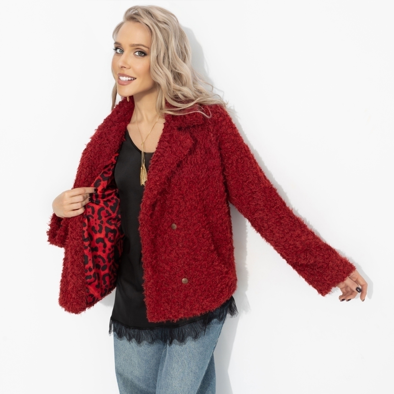 Слишком заметна (красный закат, oversize, 42-48). Состав: 98% п/э, 2% спандекс