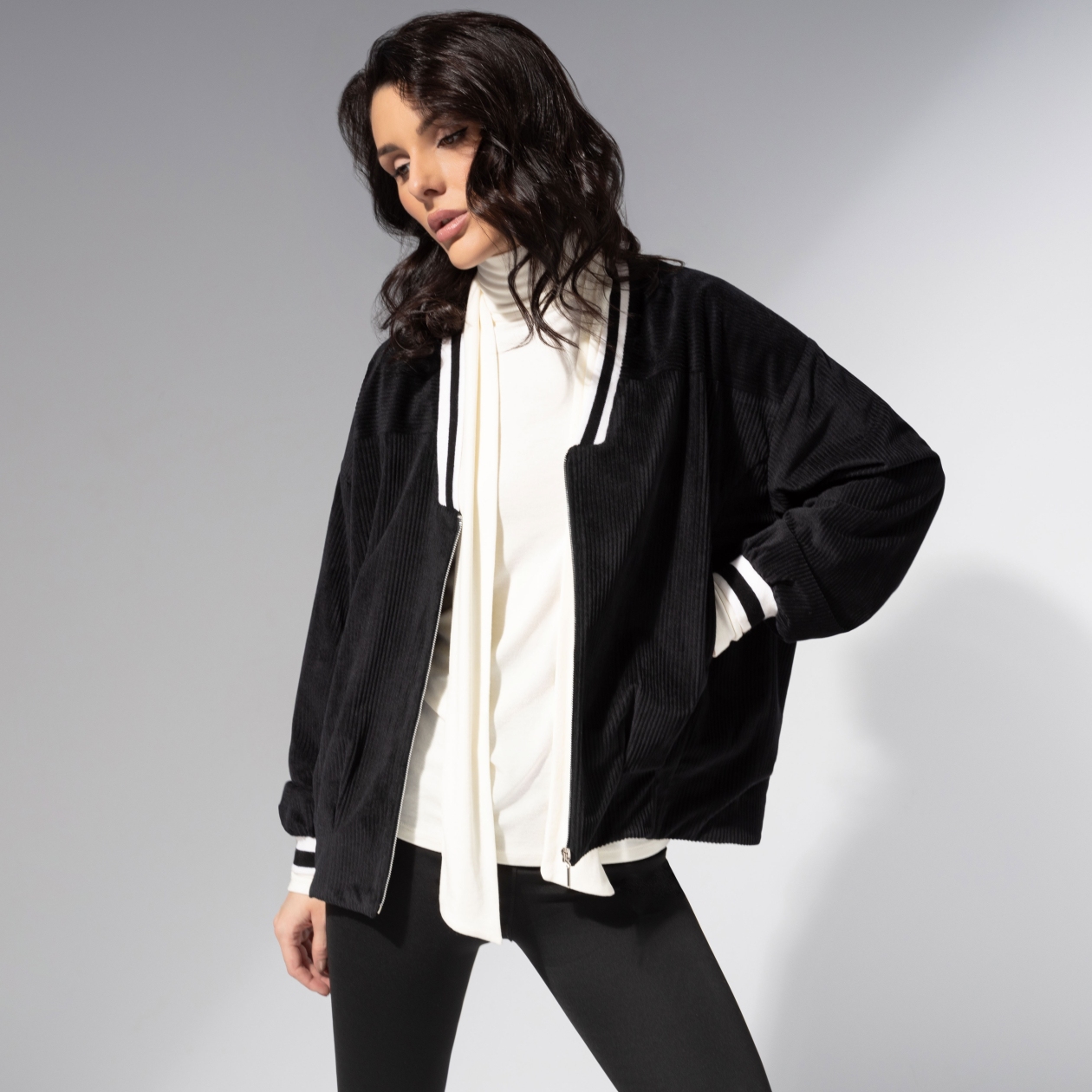 Бомбер Модная стратегия. Состав: 65% п/э, 30% вискоза, 5% спандекс