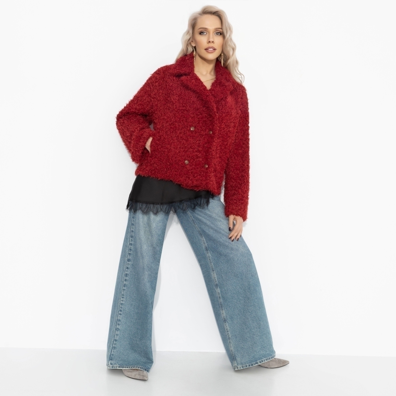 Слишком заметна (красный закат, oversize, 50-56). Состав: 98% п/э, 2% спандекс