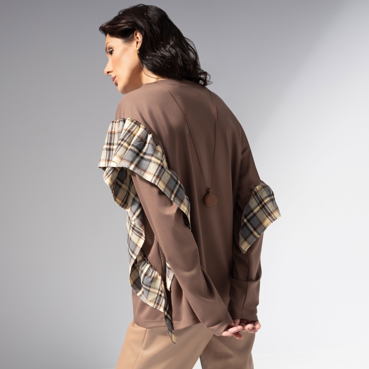 Лонгслив Гардеробная магия (коричневый). Состав: 55% полиэстер, 30% вискоза, 10% хлопок, 5% спандекс