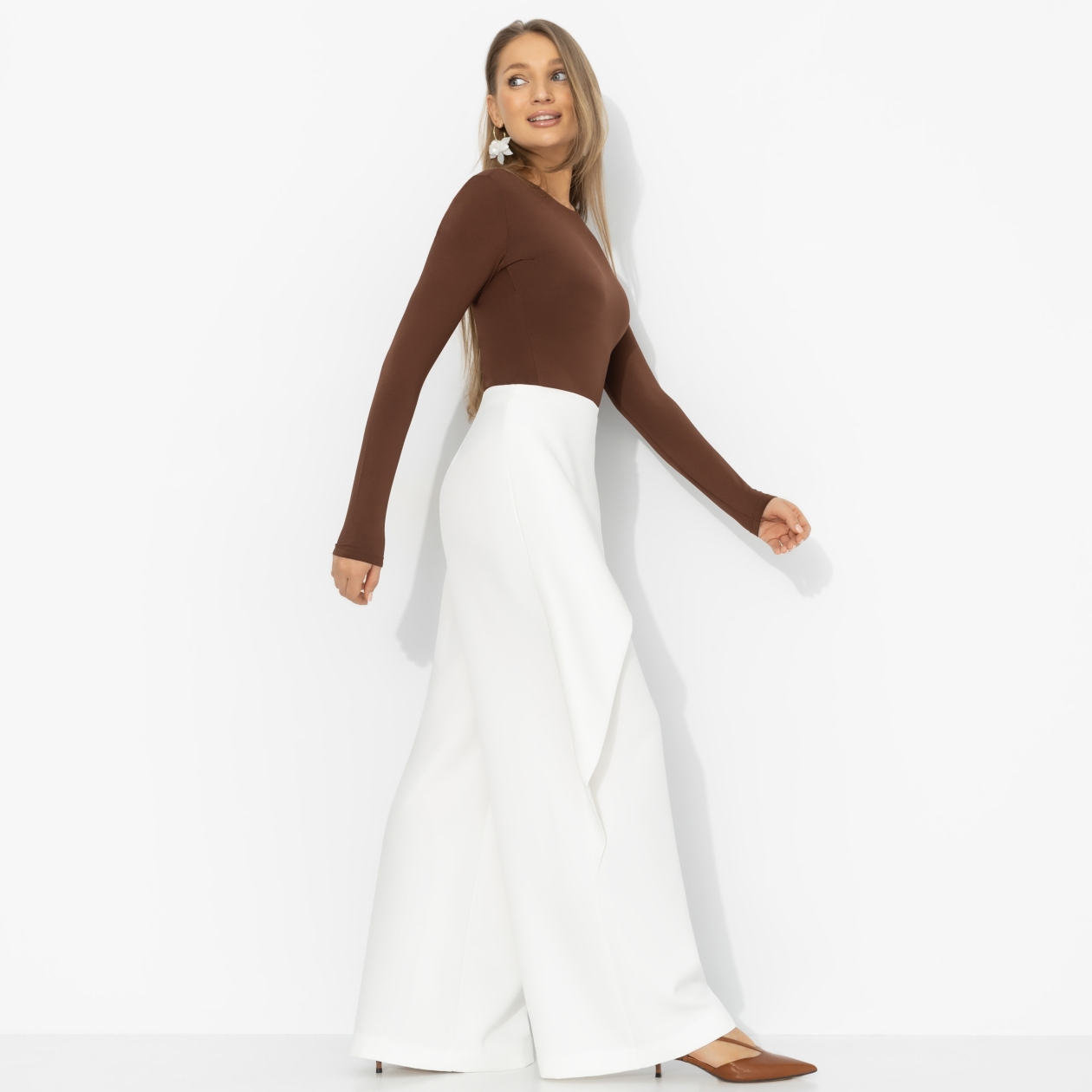 Не по шаблону (белые). Состав: 60%  п/э, 37%  вискоза, 3% спандекс