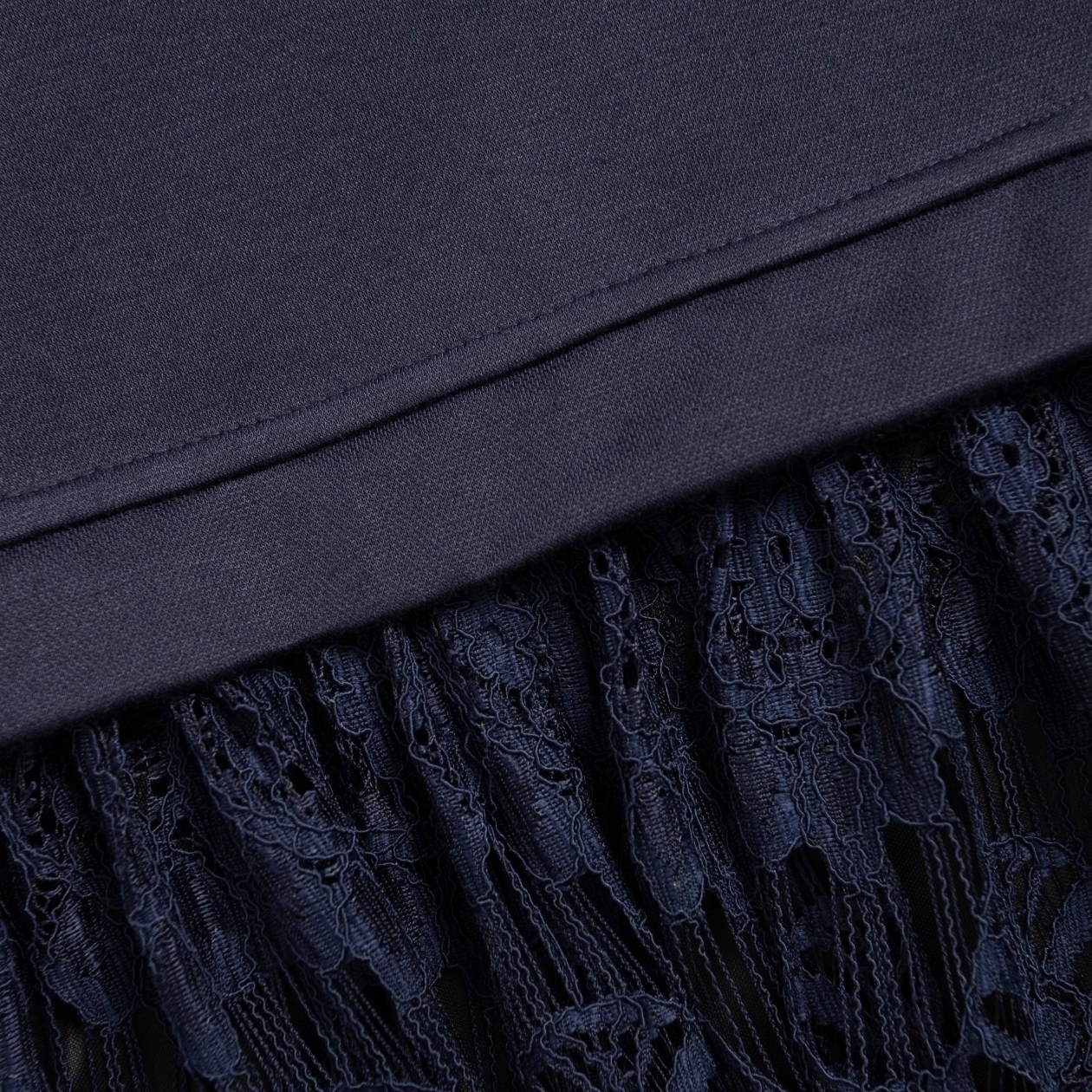 Платье История в кружевах. Состав: 65% полиэстер, 30% вискоза, 5% спандекс