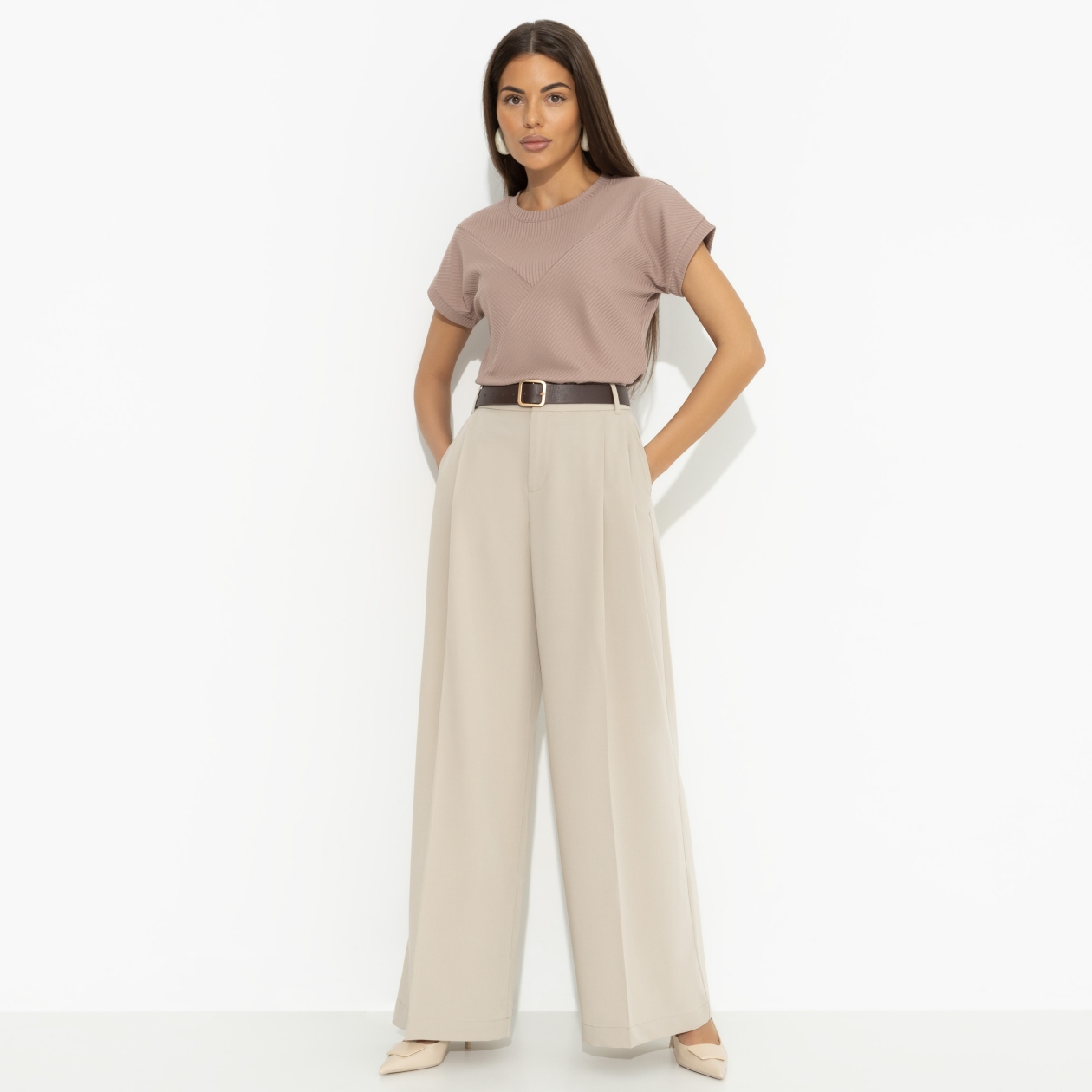 Футболка Искусство строить глазки (коричневый). Состав: 65% полиэстер, 30% вискоза, 5% спандекс