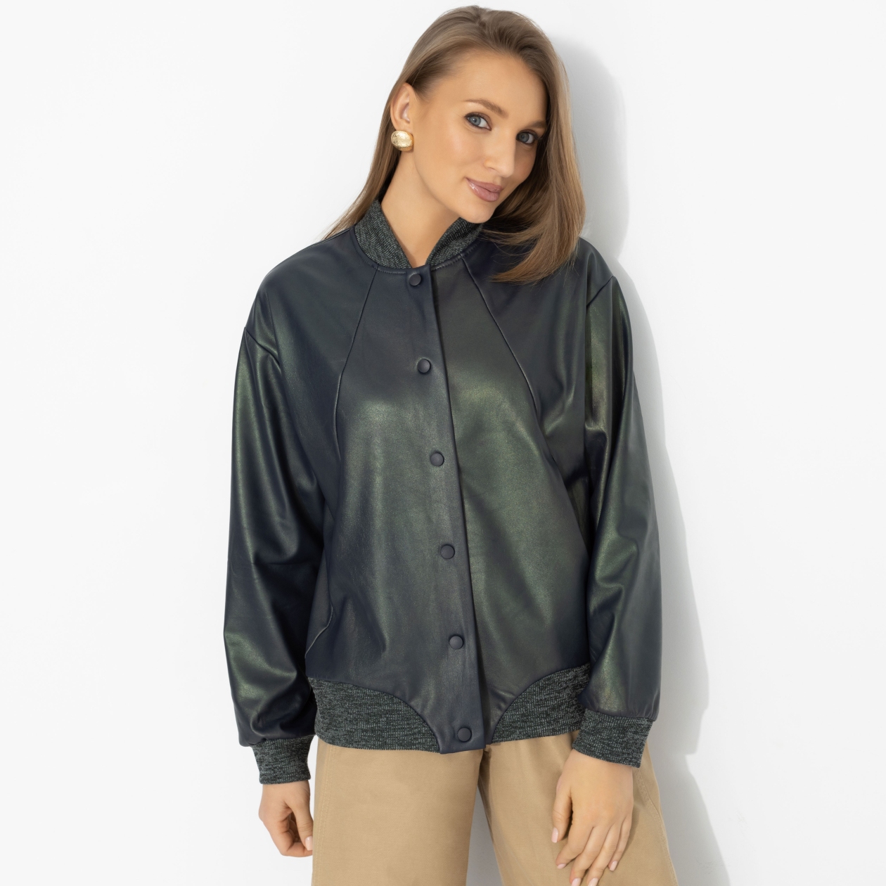 Без фильтров. Состав: 45% п/э, 45% полиуретан, 5% вискоза,  5% спандекс