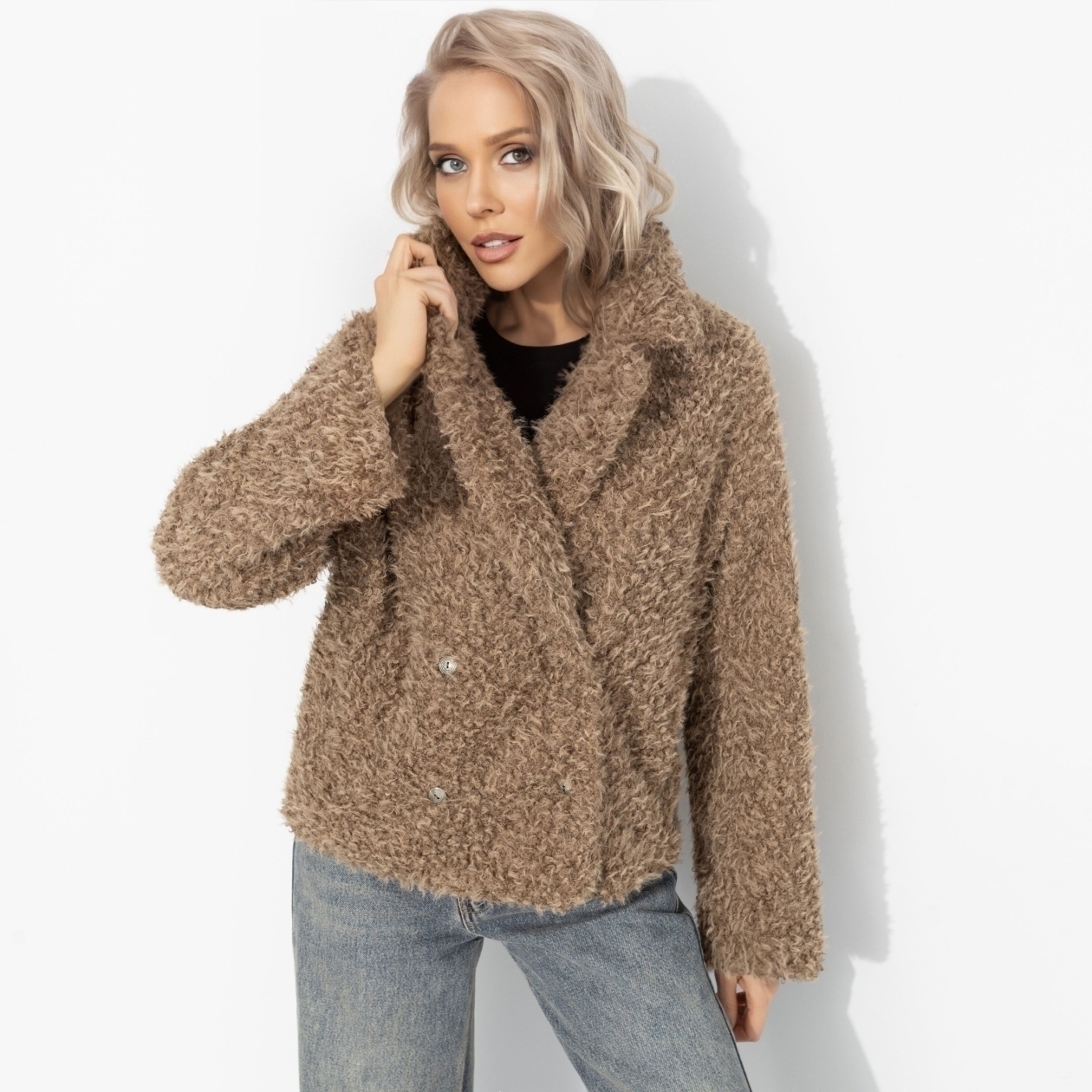 Слишком заметна (oversize, 50-56). Состав: 98% п/э, 2% спандекс