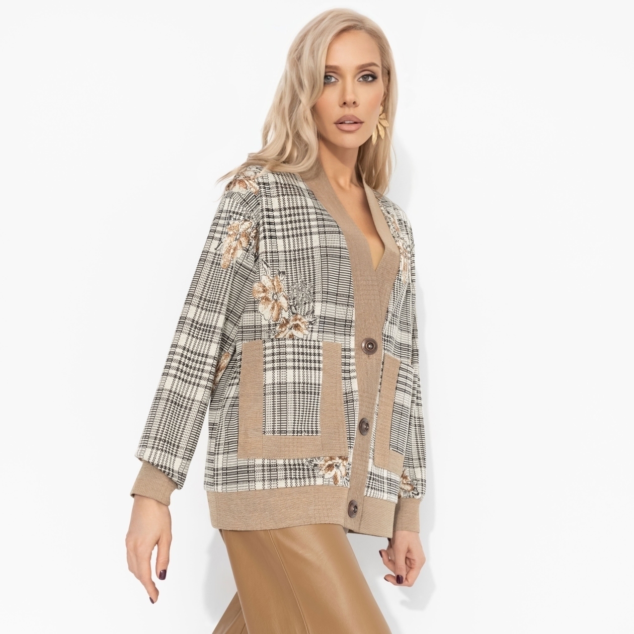 В модном режиме (классика). Состав: 65% полиэстер, 30% вискоза, 5% эластан