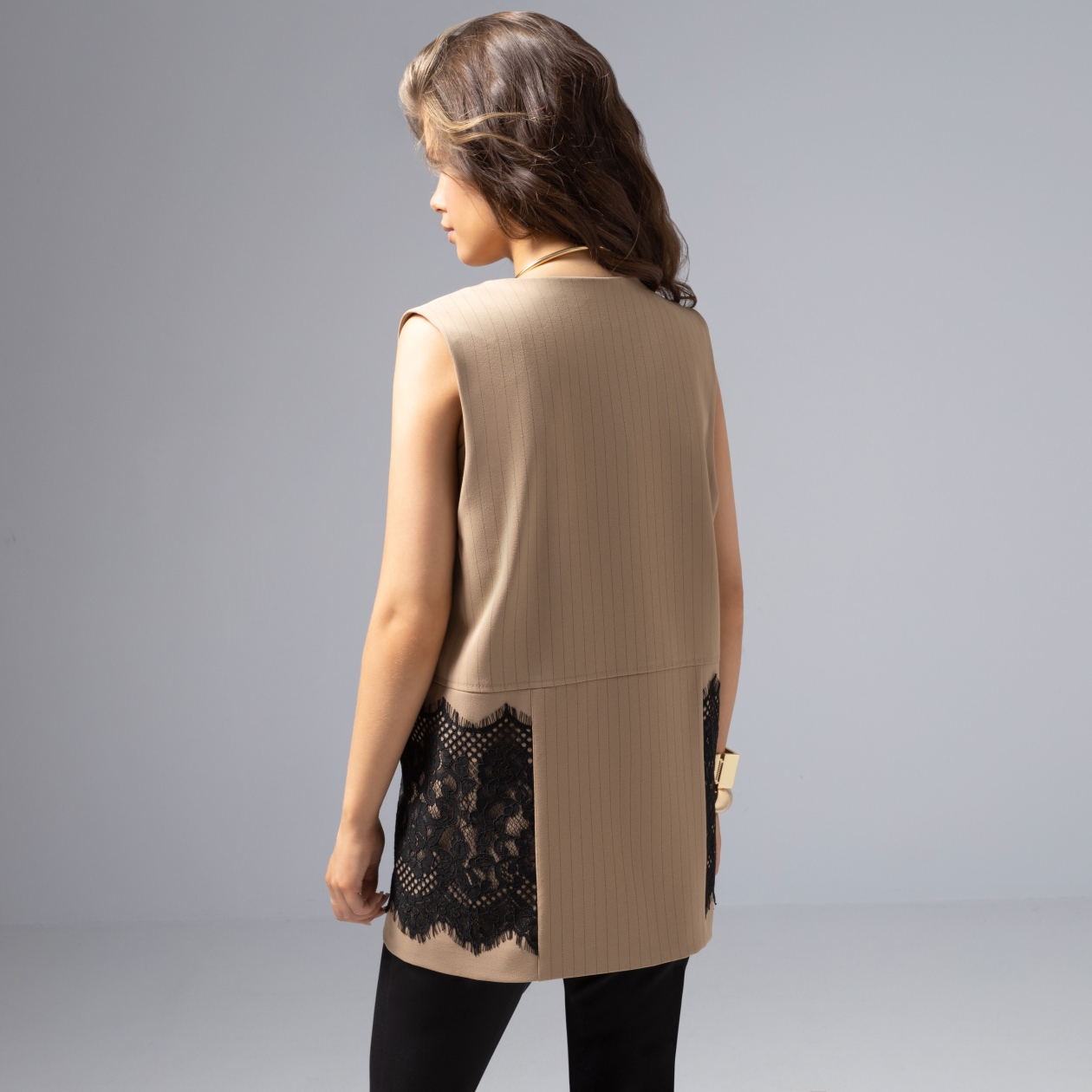 Искусство переговоров (доверие). Состав: 75% п/э, 23% вискоза, 2% спандекс