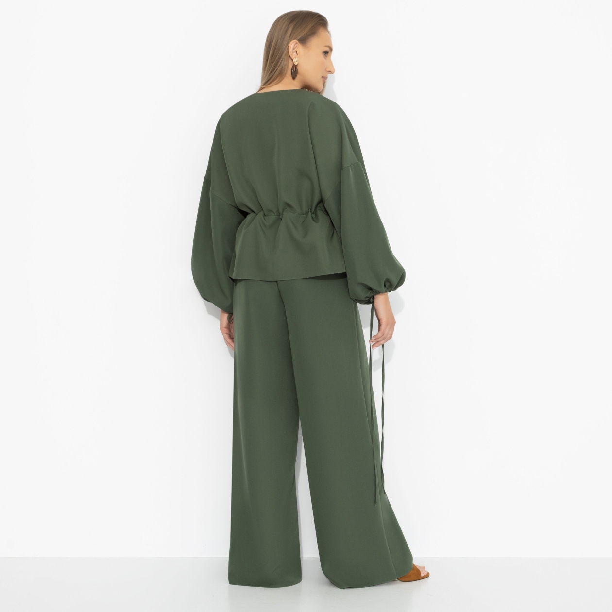 Брючный костюм Серьезная леди (2 в 1, хаки). Состав: 95% полиэстер, 5% эластан