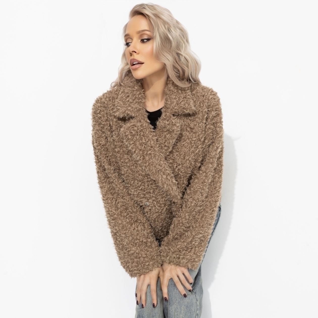 Слишком заметна (oversize, 50-56). Состав: 98% п/э, 2% спандекс