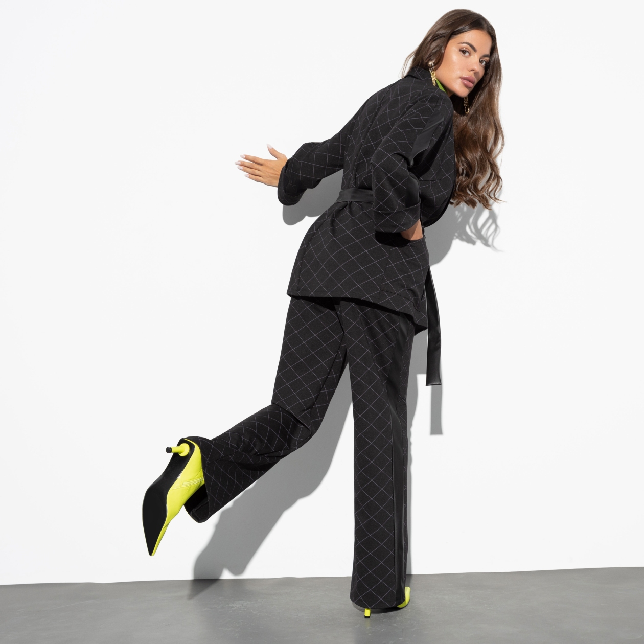 Брючный костюм Нашла подход (2 в 1, блэк, с поясом). Состав: 50% вискоза, 45% нейлон, 5% спандекс