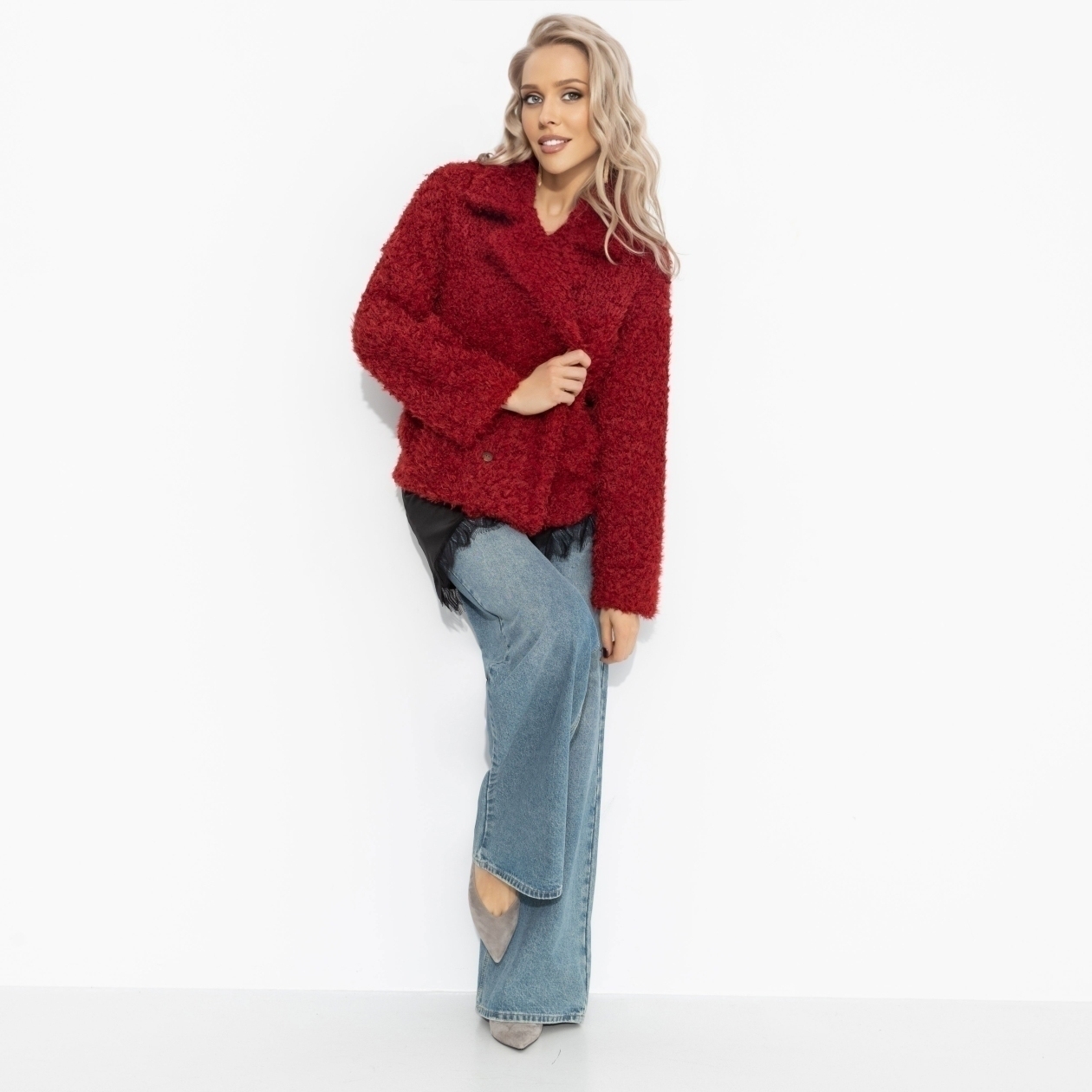 Слишком заметна (красный закат, oversize, 42-48). Состав: 98% п/э, 2% спандекс