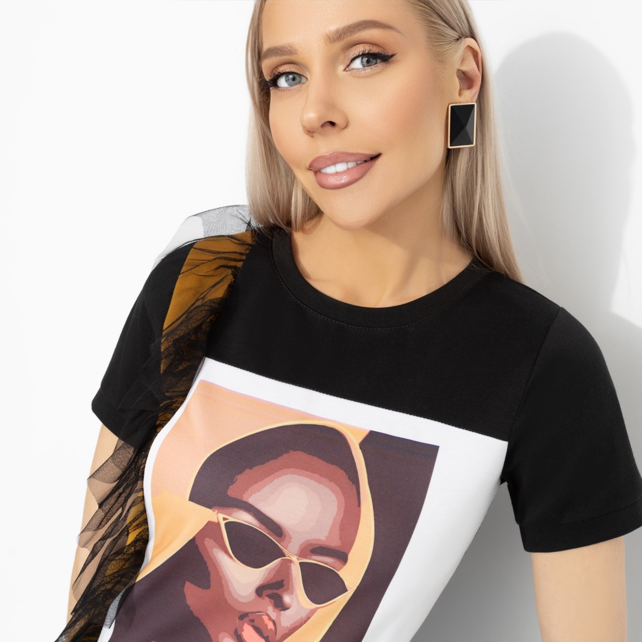 Футболка Уверенно моя. Состав: 65% полиэстер, 30% вискоза, 5% стрейч