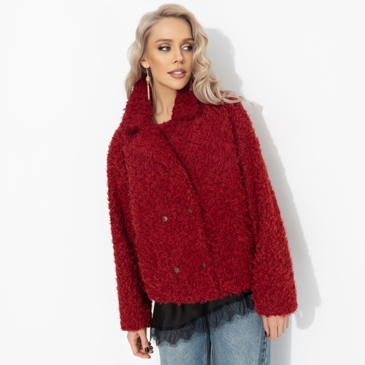 Слишком заметна (красный закат, oversize, 42-48). Состав: 98% п/э, 2% спандекс