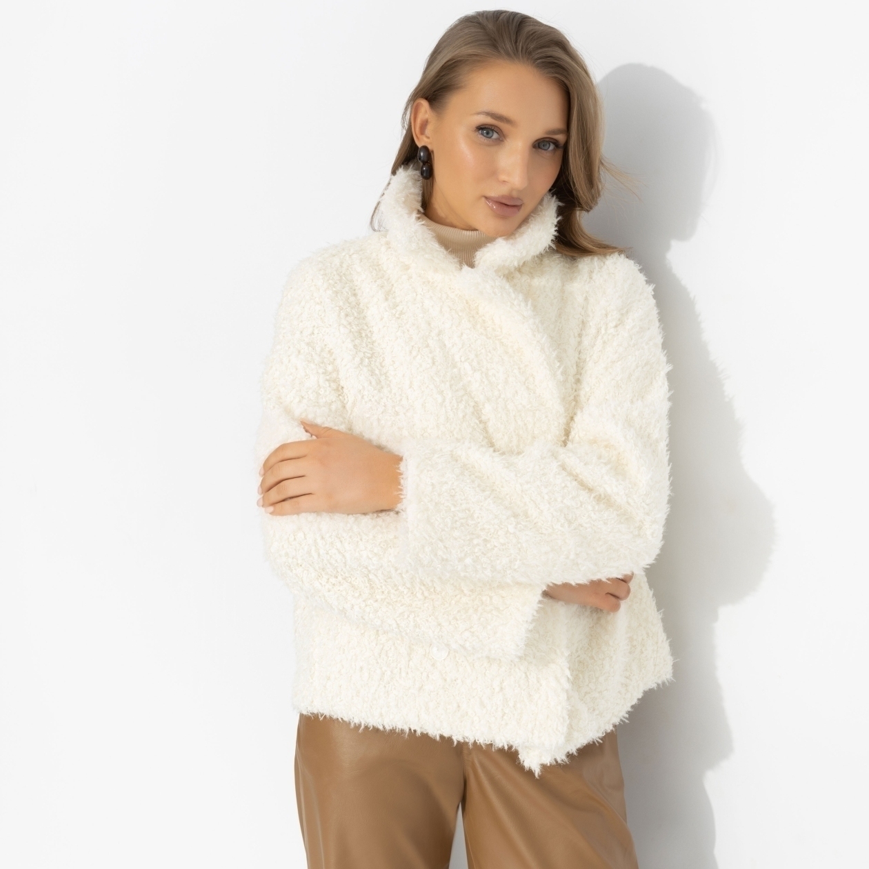 Слишком заметна (белый шоколад, oversize, 42-48). Состав: 100% п/э