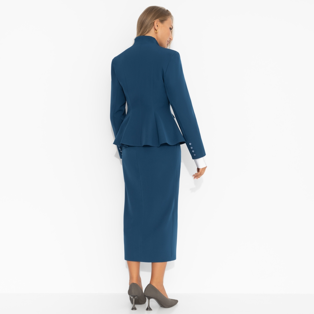 Костюм с юбкой Глубина цвета (2 в 1). Состав: 95% полиэстер, 5% эластан