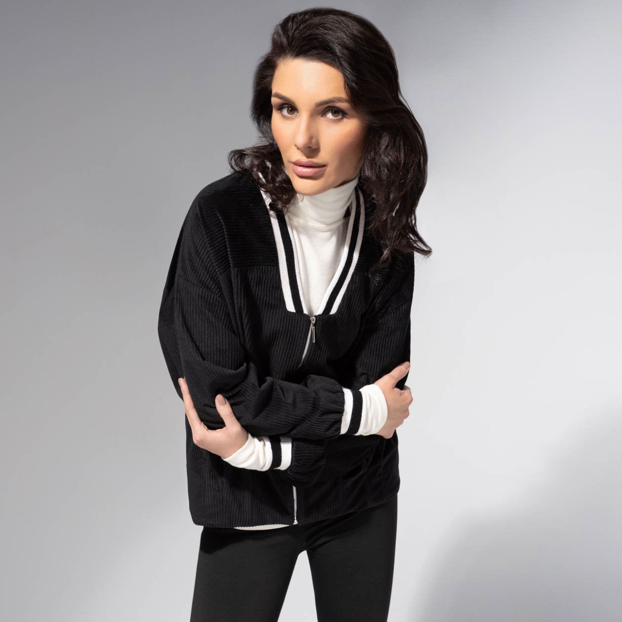 Бомбер Модная стратегия. Состав: 65% п/э, 30% вискоза, 5% спандекс