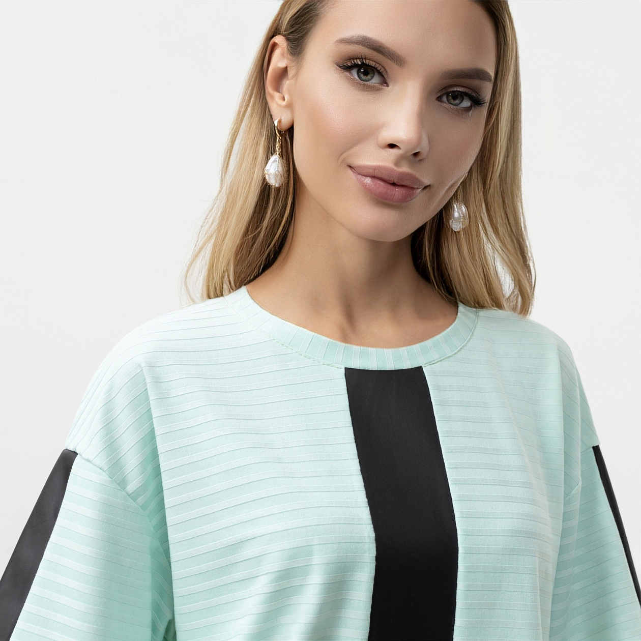 Футболка Почти любовь. Состав: 65% п/э, 30% вискоза, 5% спандекс