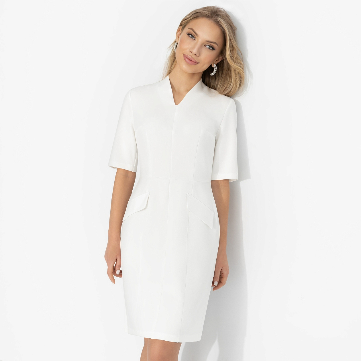 Платье Эталон изящества (совершенство). Состав: 60% полиэстер, 37% вискоза, 3% спандекс