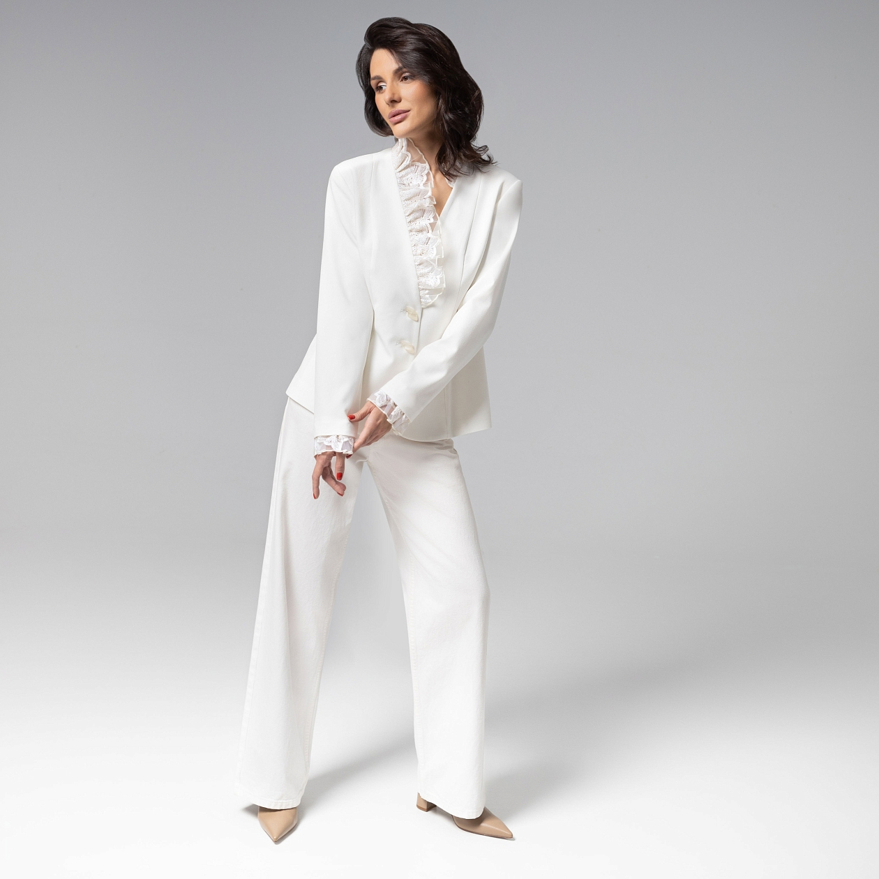 Жакет Сидит идеально (молочный). Состав: 75% п/э, 20% вискоза, 5% спандекс