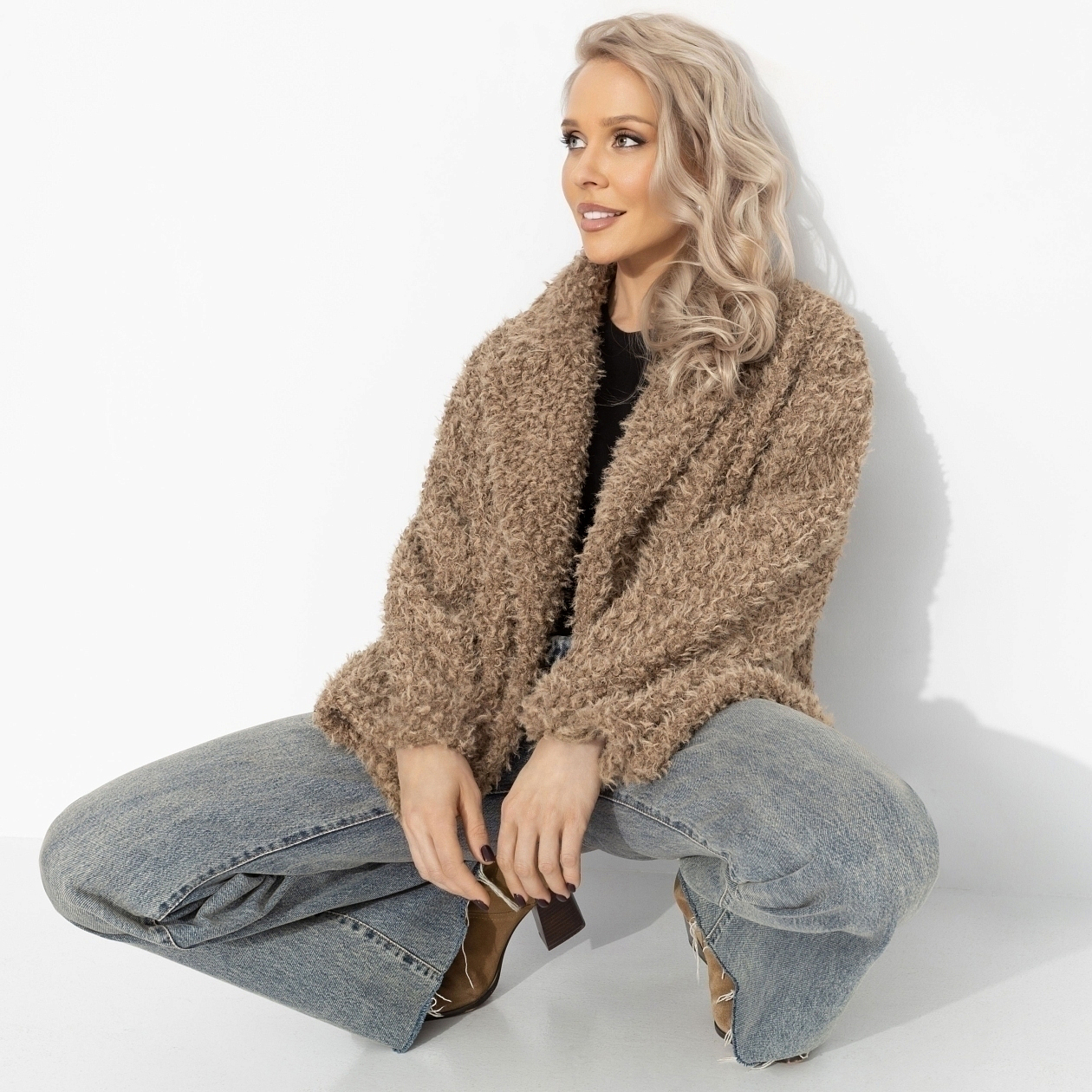 Слишком заметна (oversize, 50-56). Состав: 98% п/э, 2% спандекс