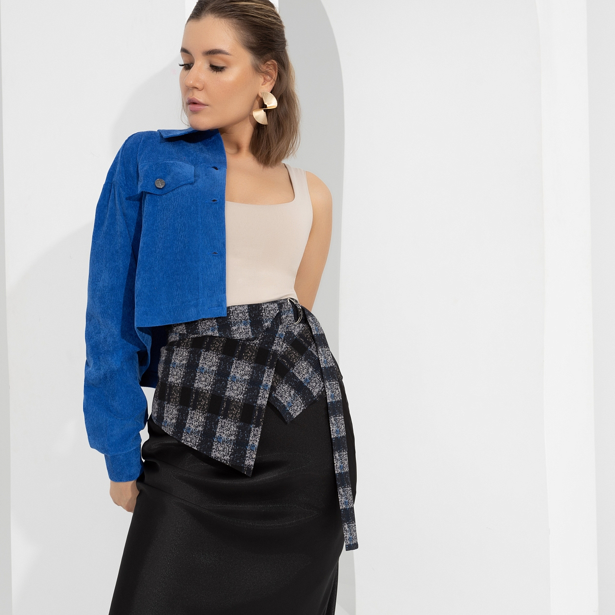 Стильная деталь (роскошная). Состав: 95% п/э, 5% спандекс