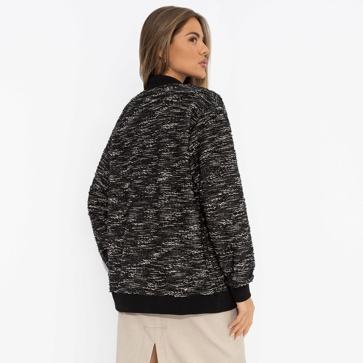 В модном режиме (black). Состав: 65% п/э, 30% акрил, 5% спандекс