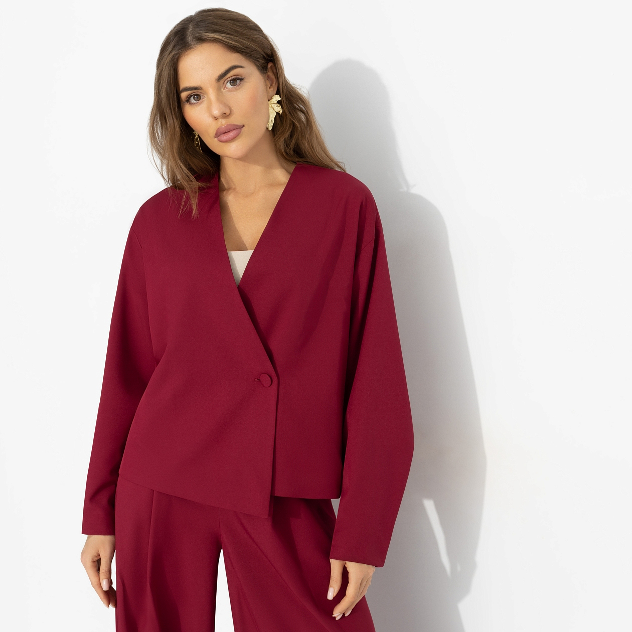 Брючный костюм Стиль говорит (2 в 1, рубин). Состав: 65% полиэстер, 30% вискоза, 5% эластан