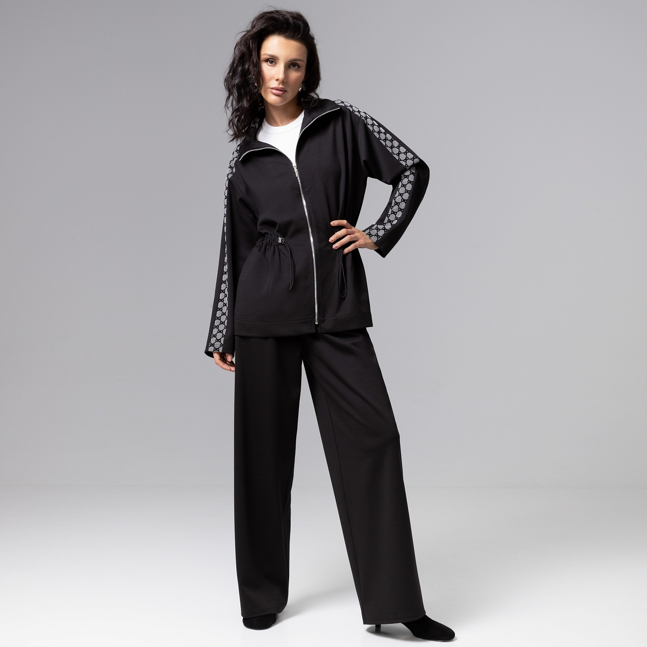 Свобода движений. Состав: 35% п/э, 30% вискоза, 30% нейлон, 5% спандекс