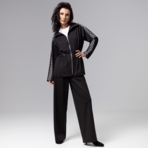 Свобода движений. Состав: 35% п/э, 30% вискоза, 30% нейлон, 5% спандекс