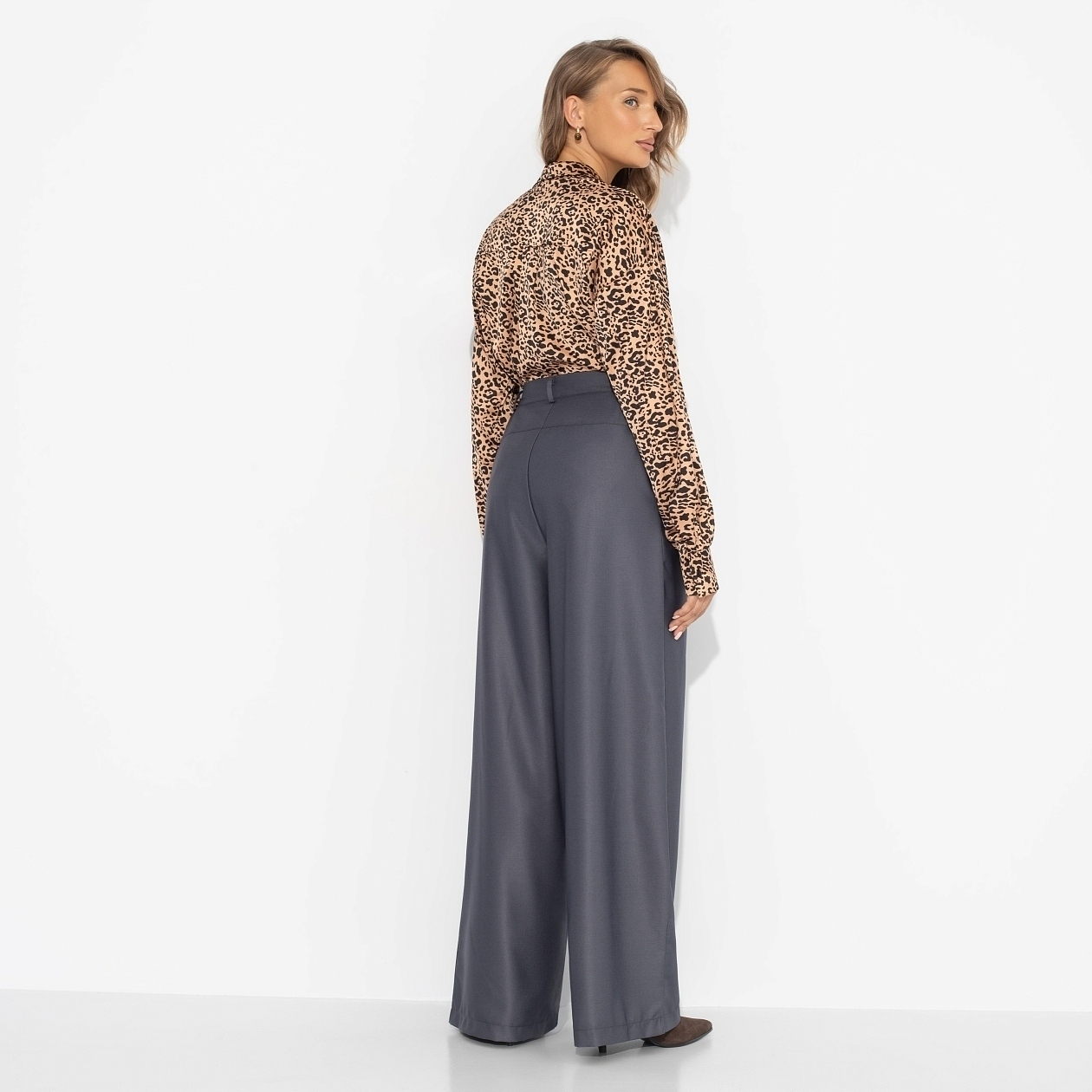 Брюки Я не опаздываю, я эффектная. Состав: 85% п/э, 15% вискоза