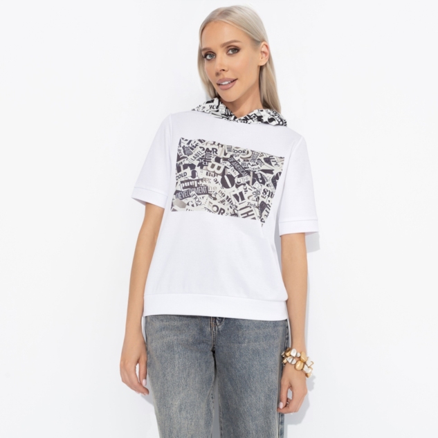 Футболка Увлечена собой (графика) 