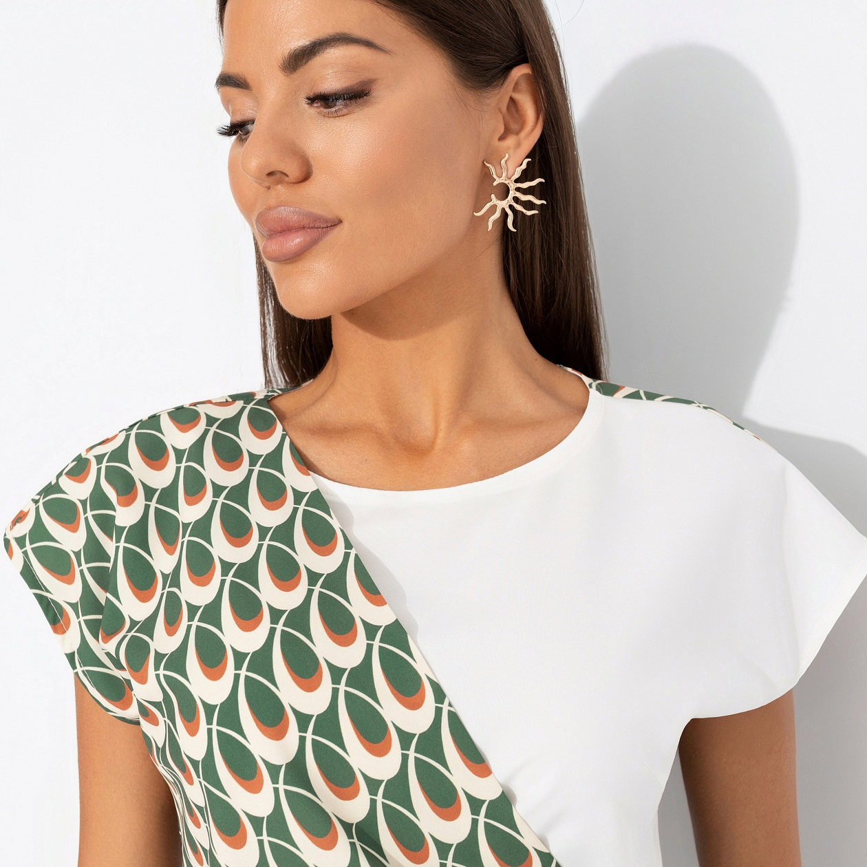 Блуза Все взгляды - на прекрасное (яркая). Состав: 95% п/а, 5% эластан