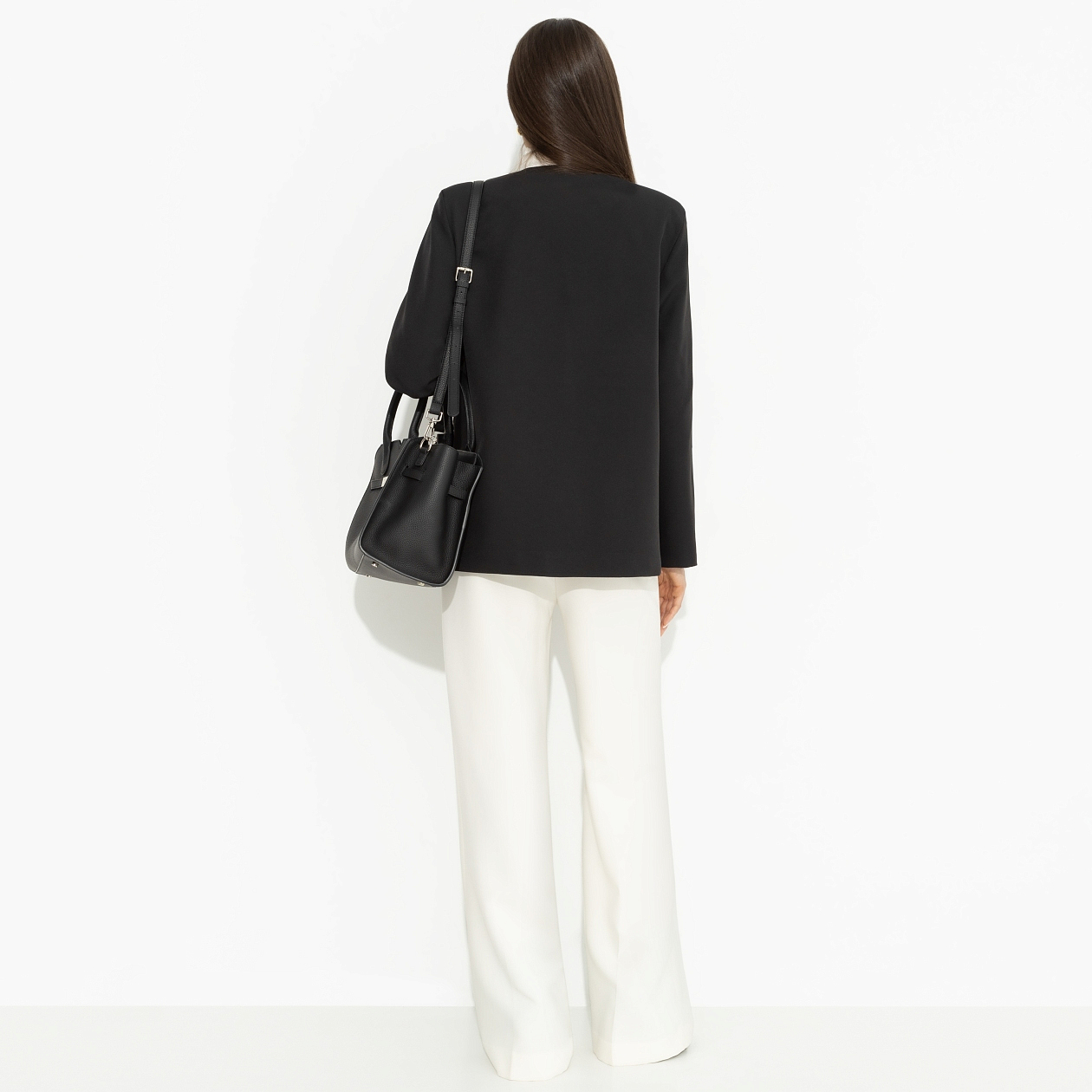 Жакет Власть в деталях (черный). Состав: 95% полиэстер, 5% эластан