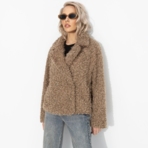 Слишком заметна (oversize, 42-48). Состав: 98% п/э, 2% спандекс