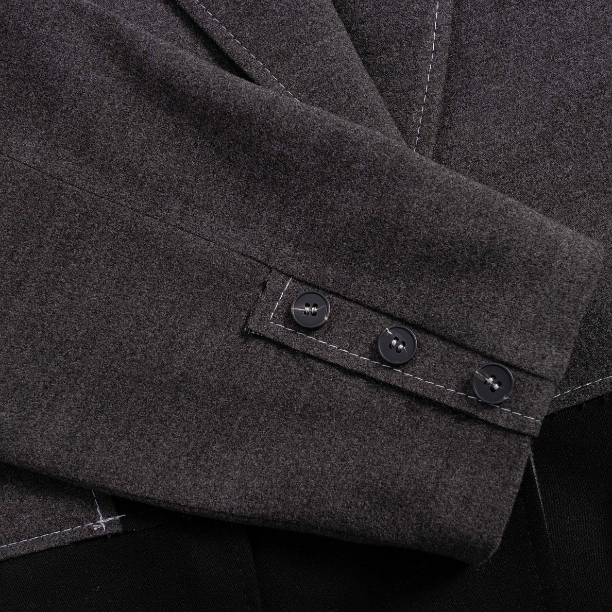 Жакет Решительный ход. Состав: 65% п/э, 30% вискоза, 5% спандекс