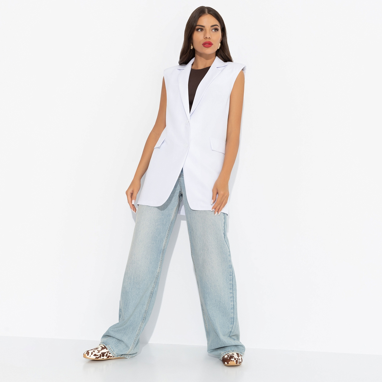 Каноны глянца (белый). Состав: 60% п/э, 37% вискоза, 3% спандекс