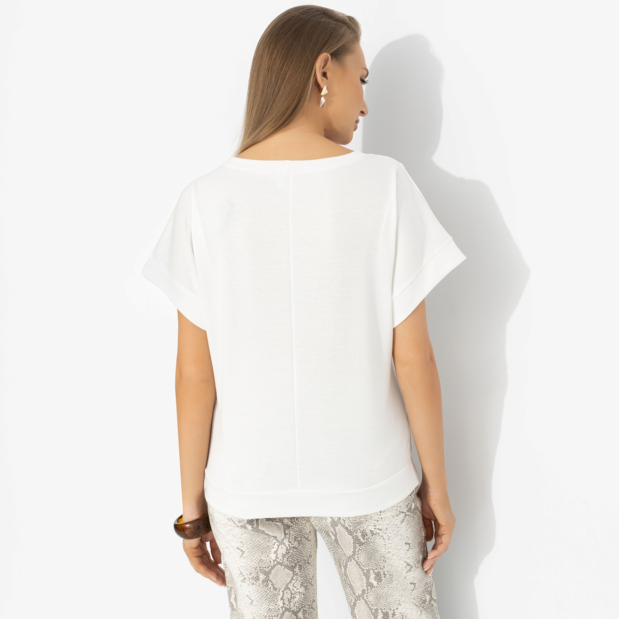 Футболка Всегда иначе (молочная). Состав: 65% п/э, 30% вискоза, 5% стрейч