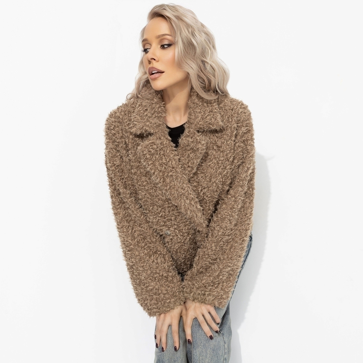 Слишком заметна (oversize, 42-48). Состав: 98% п/э, 2% спандекс