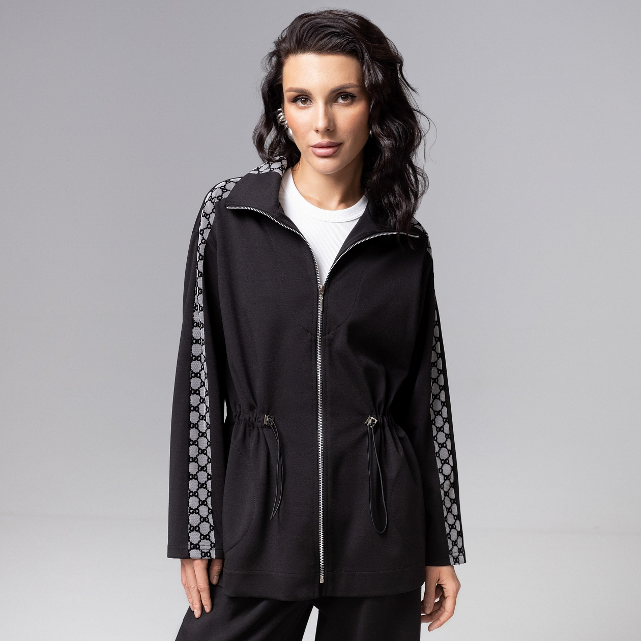 Свобода движений. Состав: 35% п/э, 30% вискоза, 30% нейлон, 5% спандекс